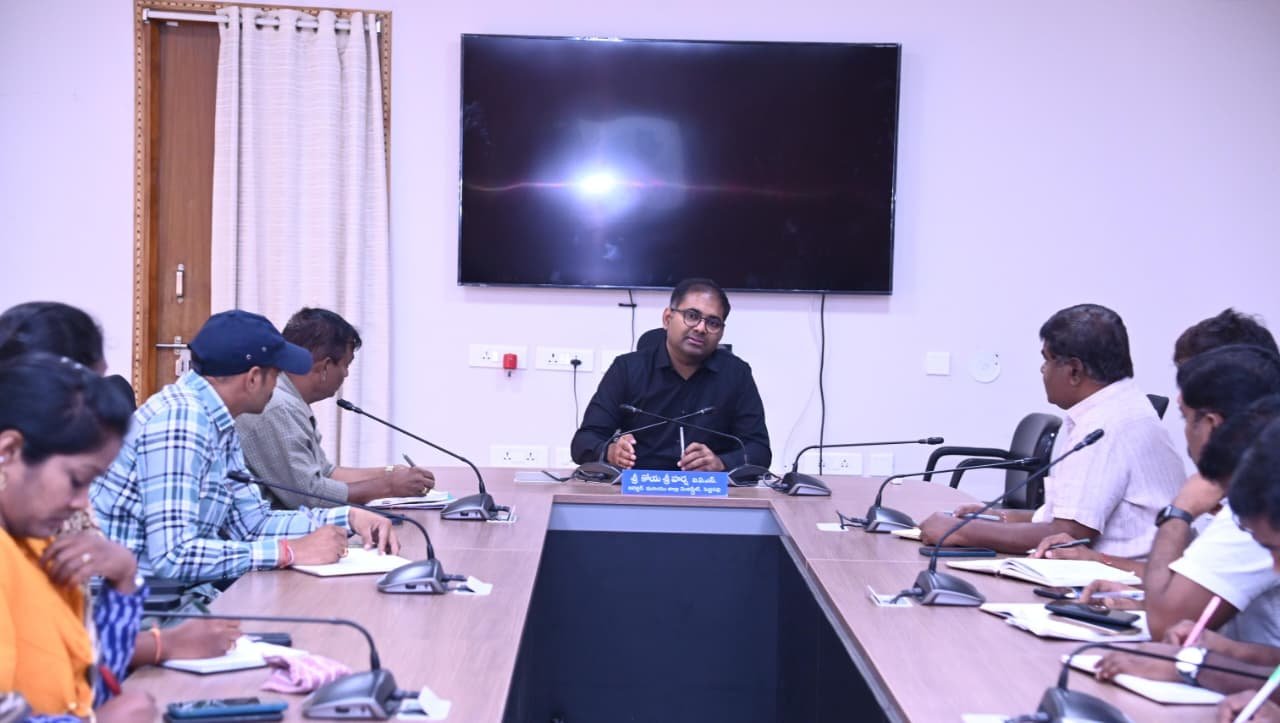 నాణ్యమైన  ధాన్యాన్ని వెంటనే లోడింగ్ చేయాలి… జిల్లా కలెక్టర్ కోయ శ్రీహర్ష